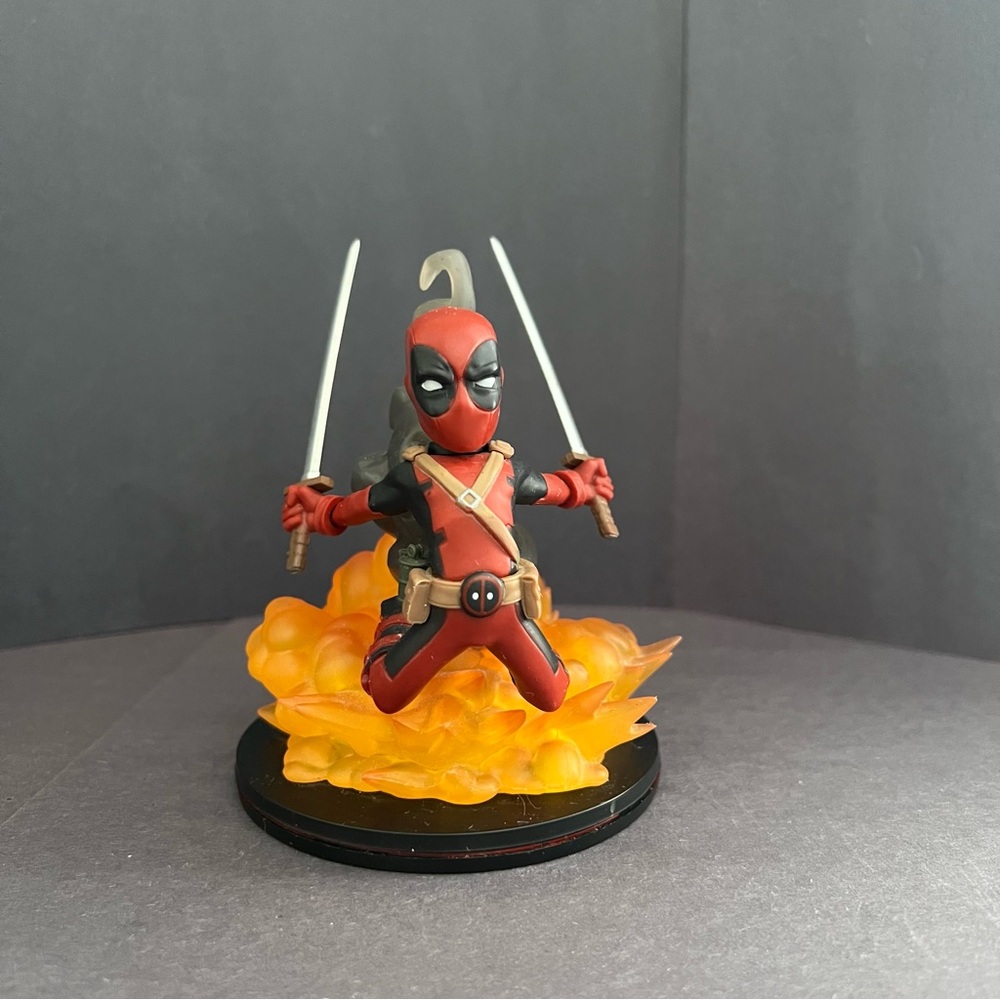 QMX Marvel Comics Q-Fig Deadpool Figure Loot Crate